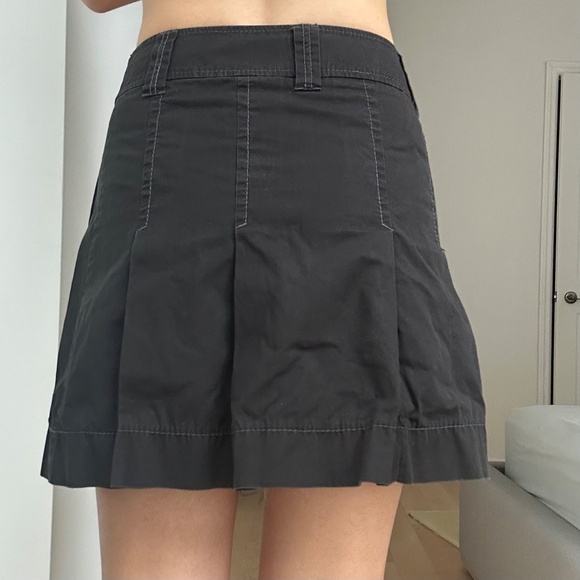 PLEATED BLACK SKIRT W/ BUTTONS - Picture 3 of 6